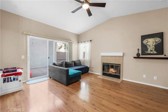 9001 Owensmouth 28, Canoga Park, CA 91304