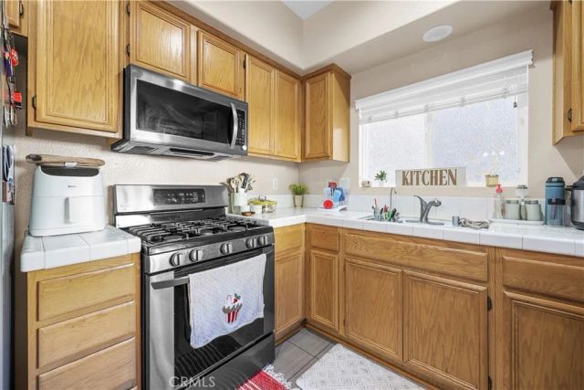 9001 Owensmouth 28, Canoga Park, CA 91304