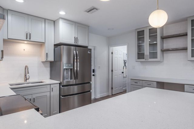 781 40TH AVENUE NE, St Petersburg, FL 33703