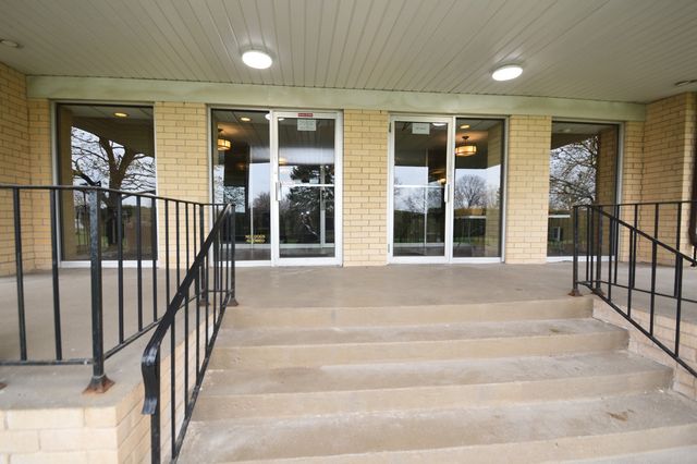 5400 Walnut Avenue 111, Downers Grove, IL 60515