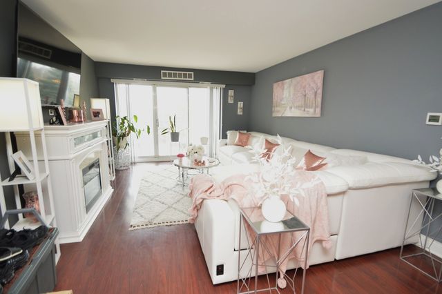 5400 Walnut Avenue 111, Downers Grove, IL 60515