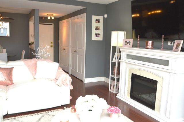 5400 Walnut Avenue 111, Downers Grove, IL 60515