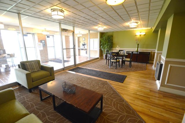 5400 Walnut Avenue 111, Downers Grove, IL 60515