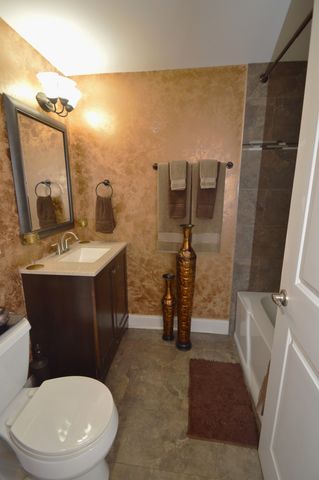 5400 Walnut Avenue 111, Downers Grove, IL 60515