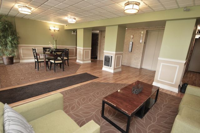 5400 Walnut Avenue 111, Downers Grove, IL 60515