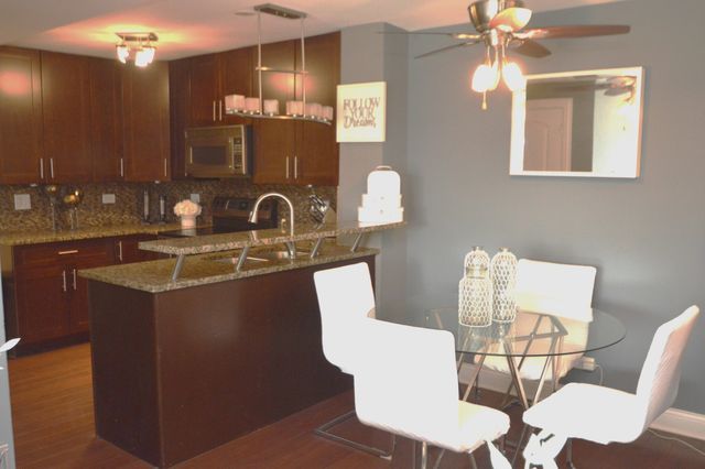 5400 Walnut Avenue 111, Downers Grove, IL 60515