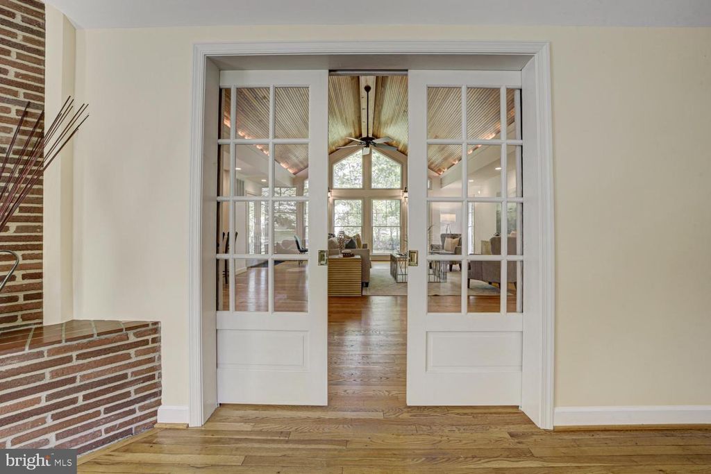 Image 11 of property listing at 503 MCCAULEY ST, Washington Grove, MD 20880