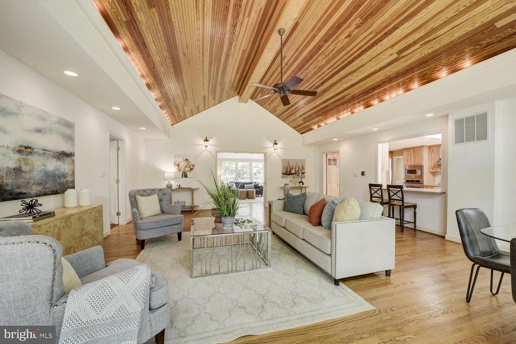 Image 12 of property listing at 503 MCCAULEY ST, Washington Grove, MD 20880