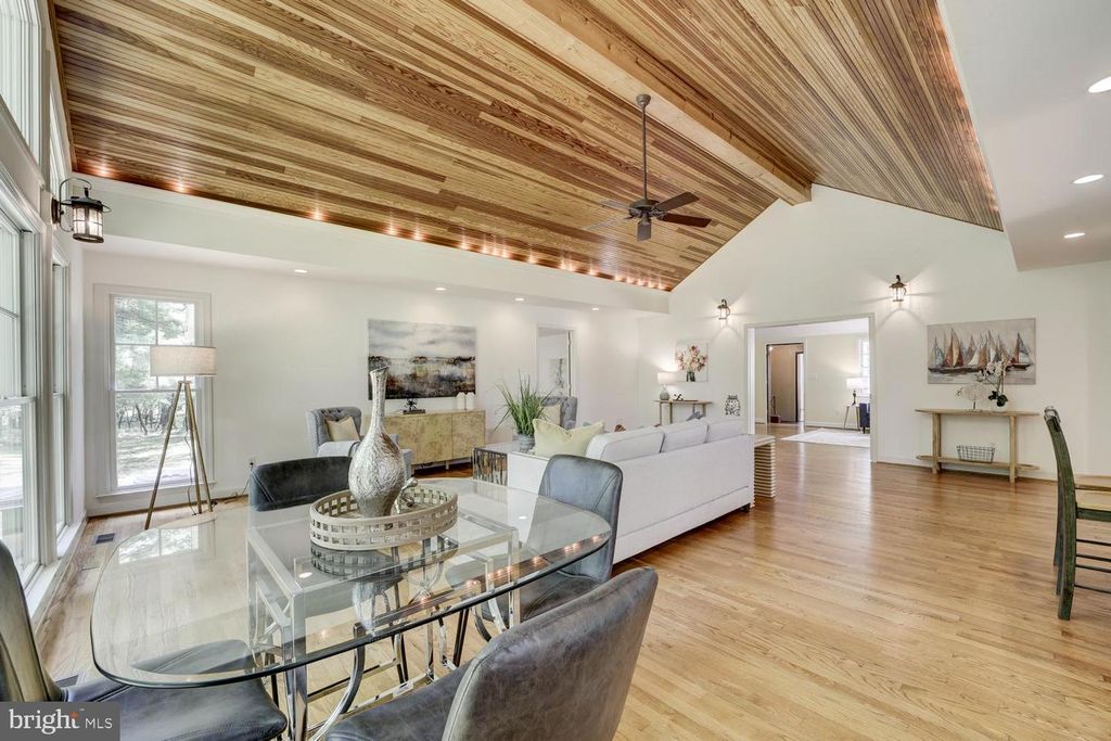 Image 13 of property listing at 503 MCCAULEY ST, Washington Grove, MD 20880