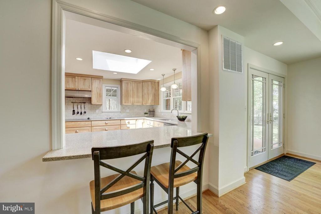 Image 14 of property listing at 503 MCCAULEY ST, Washington Grove, MD 20880