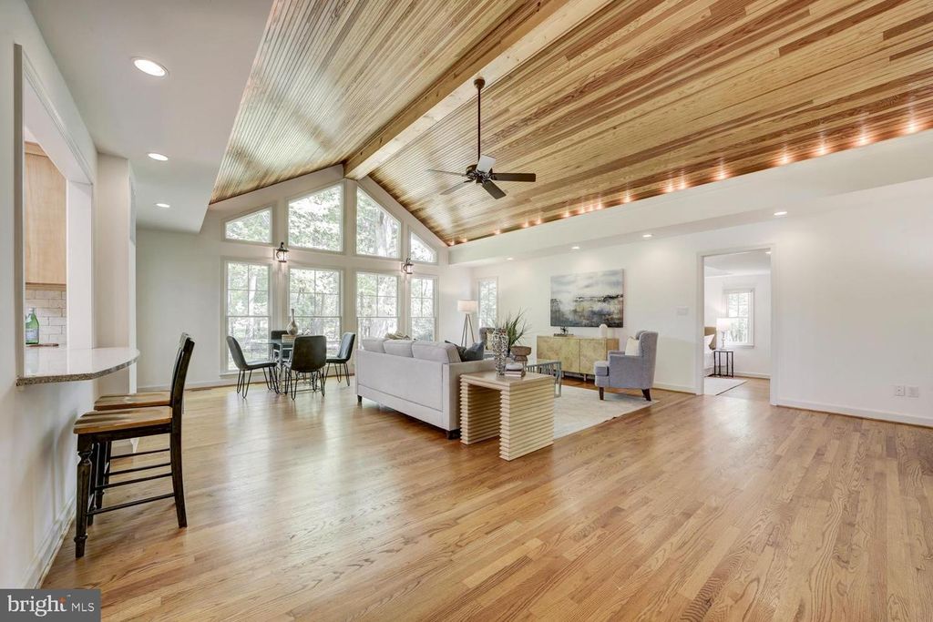 Image 15 of property listing at 503 MCCAULEY ST, Washington Grove, MD 20880