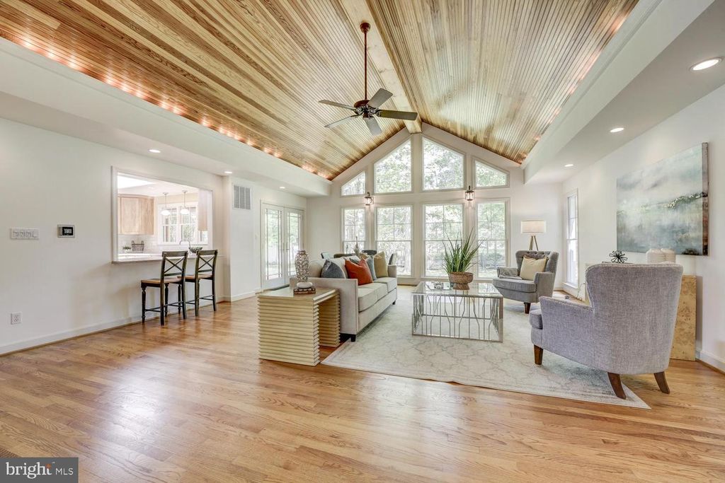 Image 16 of property listing at 503 MCCAULEY ST, Washington Grove, MD 20880