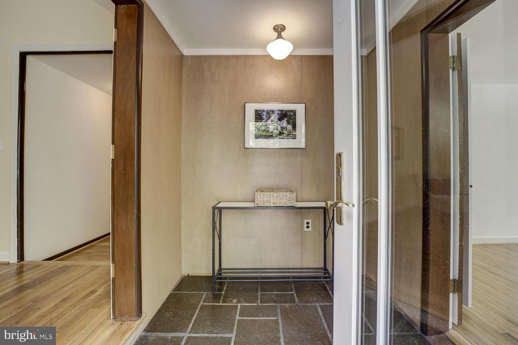 Image 2 of property listing at 503 MCCAULEY ST, Washington Grove, MD 20880