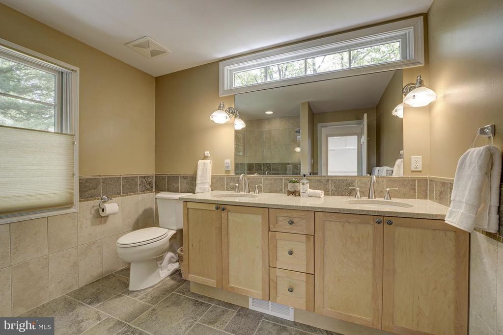 Image 20 of property listing at 503 MCCAULEY ST, Washington Grove, MD 20880