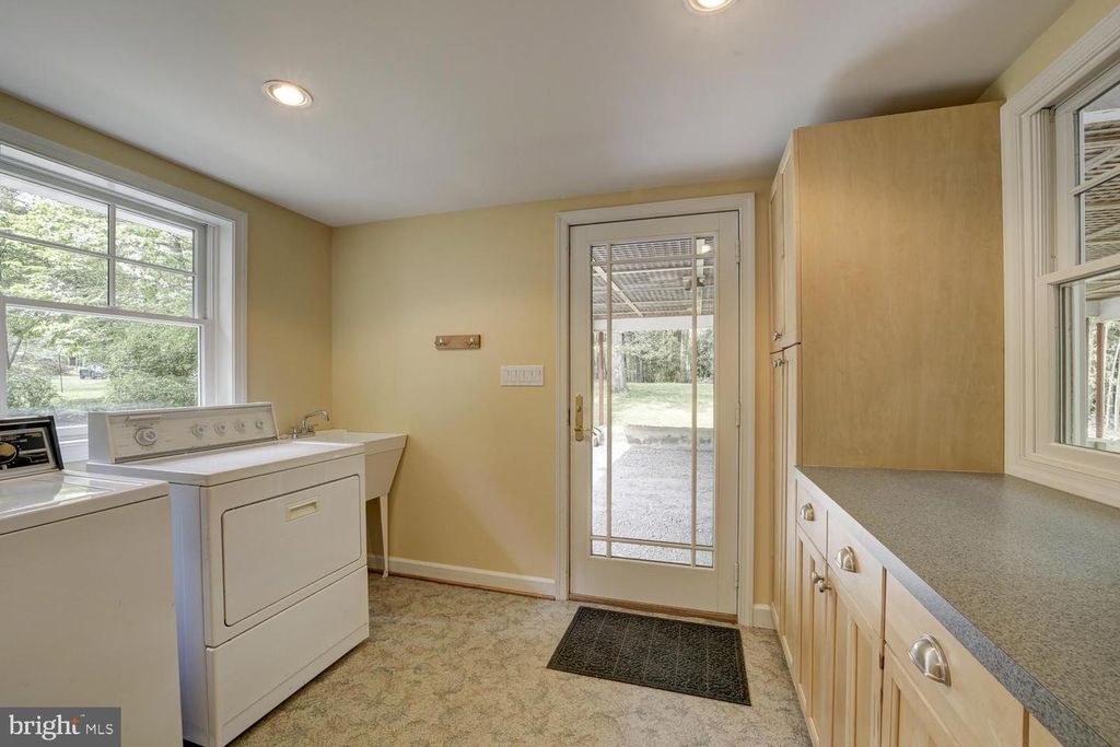 Image 26 of property listing at 503 MCCAULEY ST, Washington Grove, MD 20880
