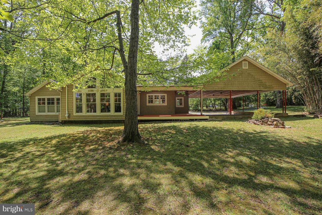 Image 27 of property listing at 503 MCCAULEY ST, Washington Grove, MD 20880