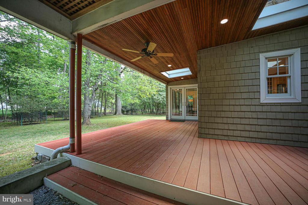 Image 28 of property listing at 503 MCCAULEY ST, Washington Grove, MD 20880