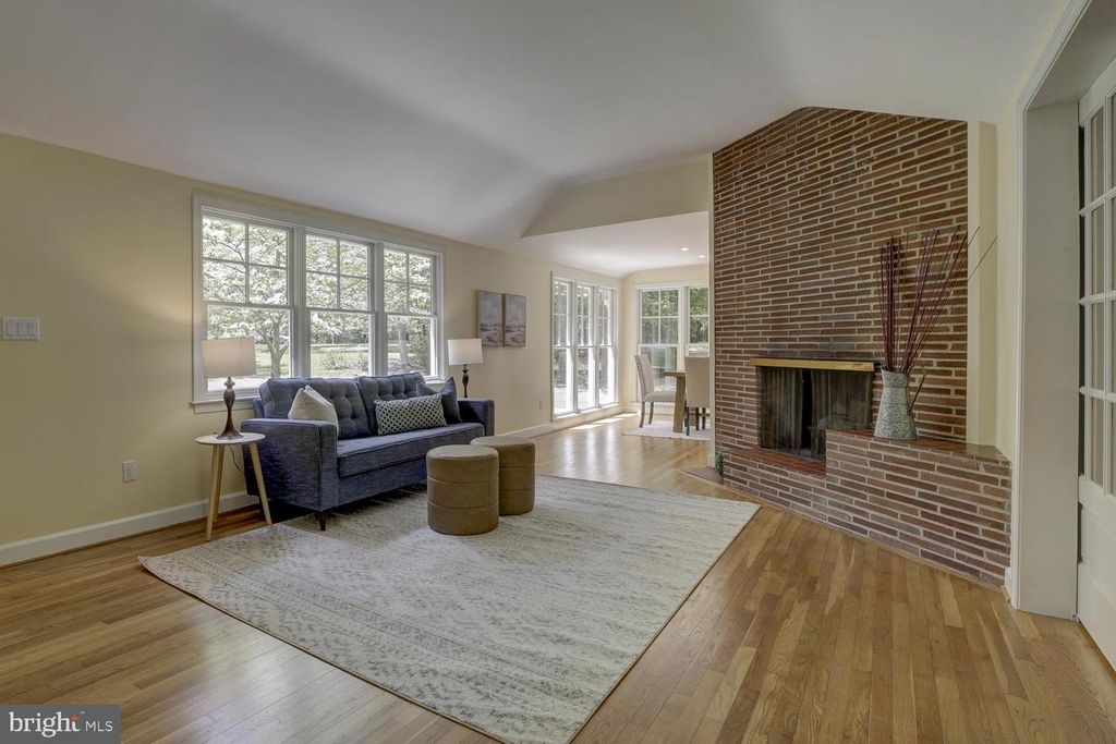 Image 3 of property listing at 503 MCCAULEY ST, Washington Grove, MD 20880