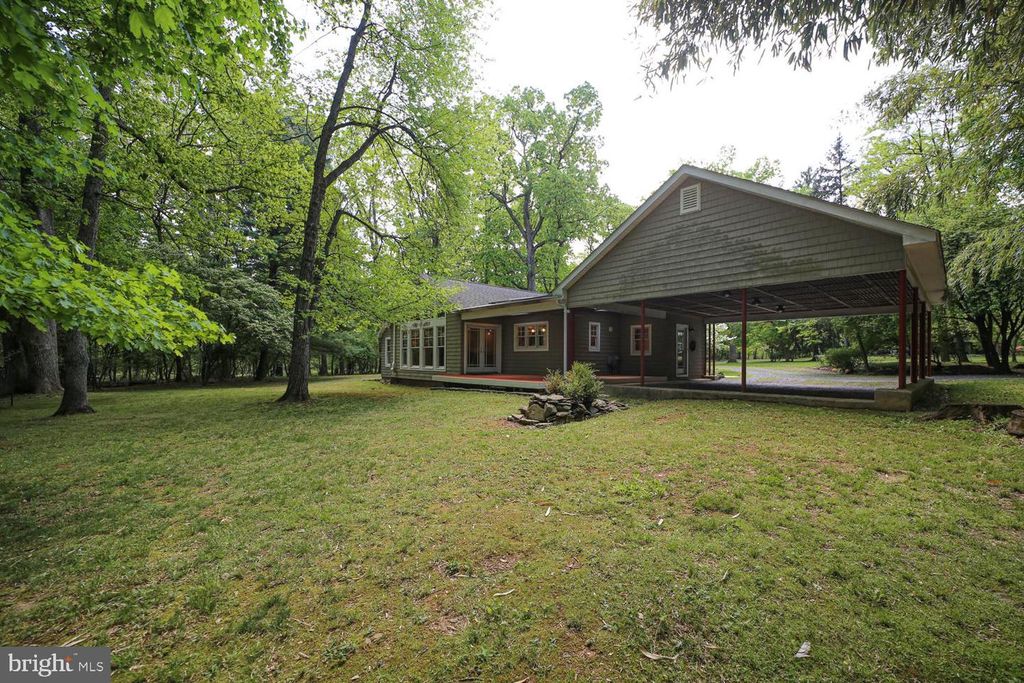 Image 31 of property listing at 503 MCCAULEY ST, Washington Grove, MD 20880