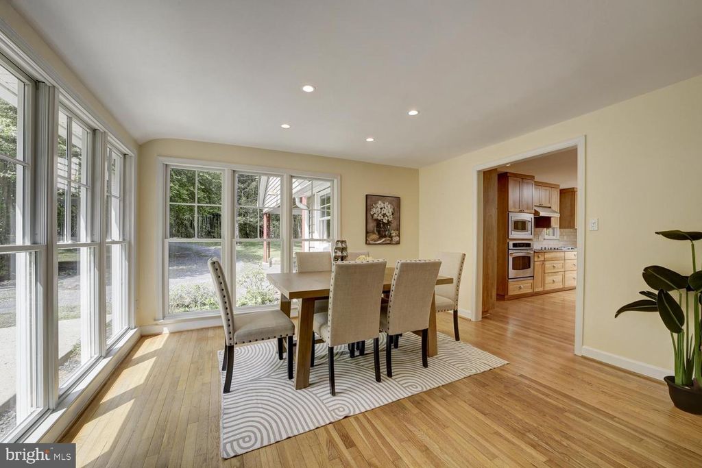 Image 5 of property listing at 503 MCCAULEY ST, Washington Grove, MD 20880