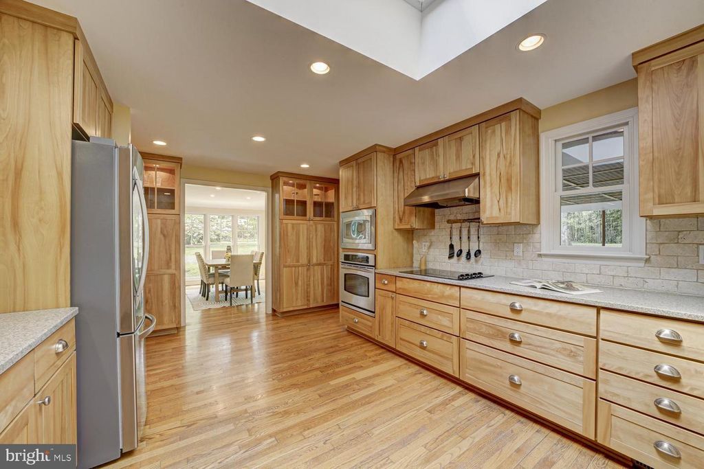 Image 8 of property listing at 503 MCCAULEY ST, Washington Grove, MD 20880