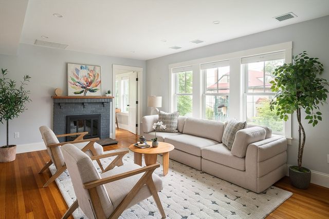 143 Oakley Road 143, Belmont, MA 02478