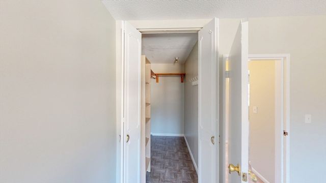 137 Lake Shore Rd 4, Boston, MA 02135