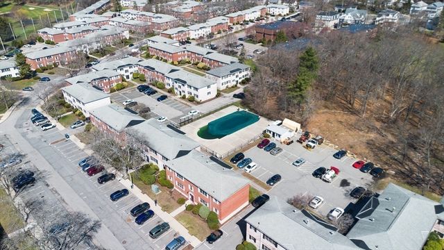 137 Lake Shore Rd 4, Boston, MA 02135