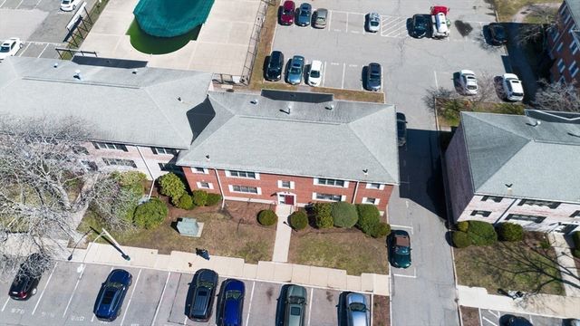 137 Lake Shore Rd 4, Boston, MA 02135