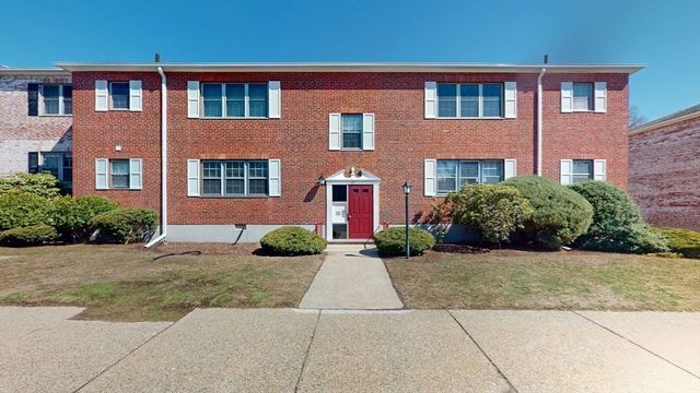 137 Lake Shore Rd 4, Boston, MA 02135
