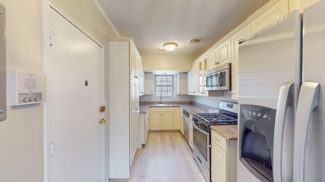 137 Lake Shore Rd 4, Boston, MA 02135