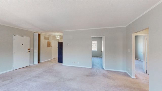 137 Lake Shore Rd 4, Boston, MA 02135