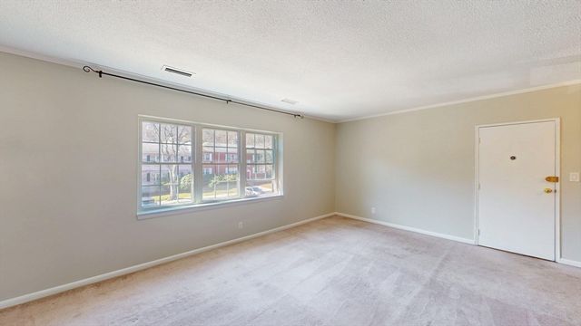 137 Lake Shore Rd 4, Boston, MA 02135