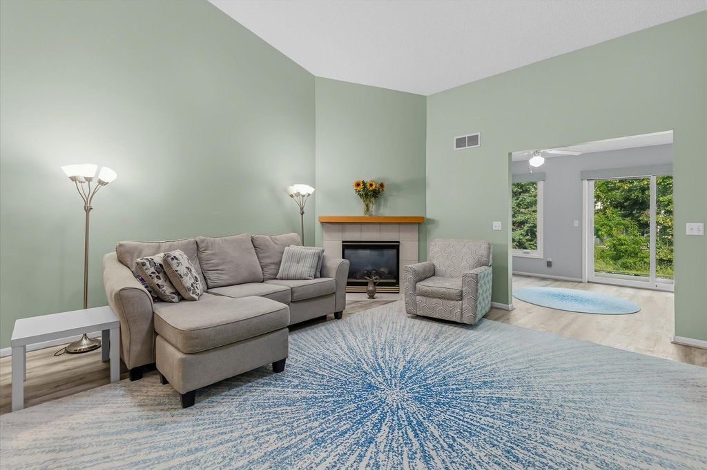 7856 Heinbuch Trail, Woodbury, MN 55125 — photo 4
