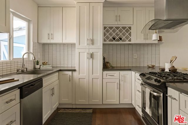 914 Terrace 49, Los Angeles, CA 90042