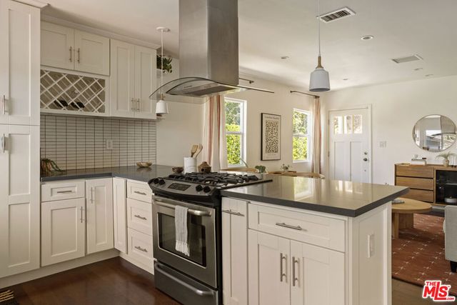 914 Terrace 49, Los Angeles, CA 90042