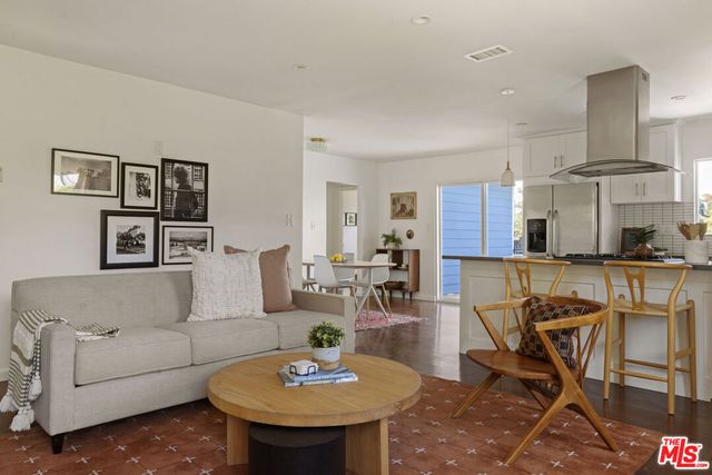 914 Terrace 49, Los Angeles, CA 90042