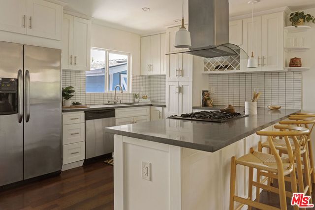 914 Terrace 49, Los Angeles, CA 90042