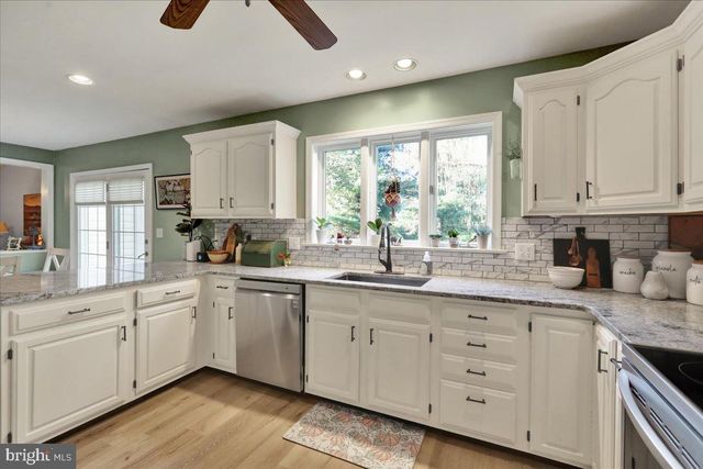 1016 KEYSTONE DR, Lancaster, PA 17603