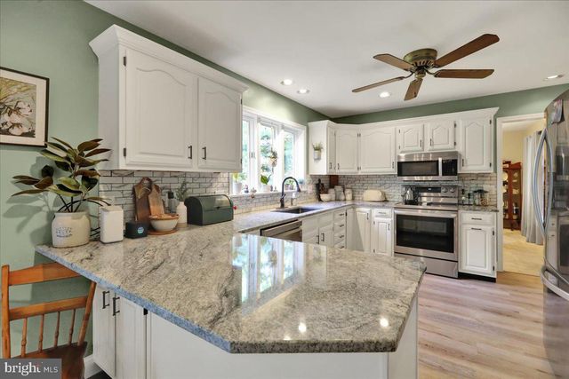 1016 KEYSTONE DR, Lancaster, PA 17603