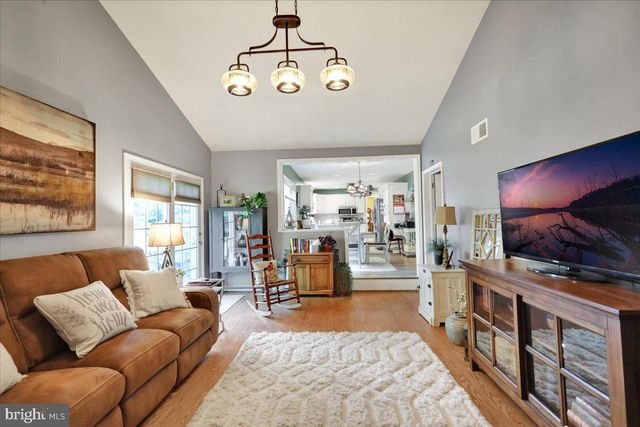 1016 KEYSTONE DR, Lancaster, PA 17603