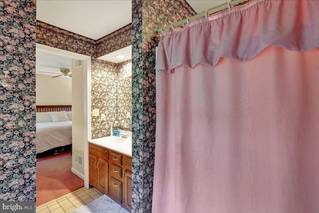 1016 KEYSTONE DR, Lancaster, PA 17603