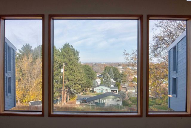 600 W 26th Pl, Kennewick, WA 99337