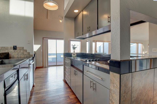 600 W 26th Pl, Kennewick, WA 99337