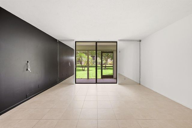 5160 Las Verdes Circle Unit 101, Delray Beach, FL 33484