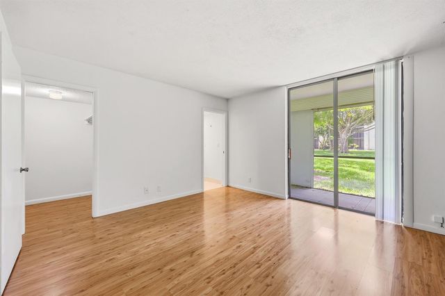 5160 Las Verdes Circle Unit 101, Delray Beach, FL 33484
