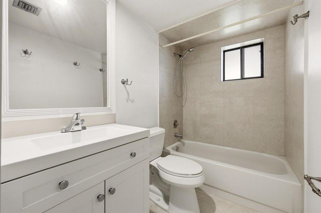 5160 Las Verdes Circle Unit 101, Delray Beach, FL 33484
