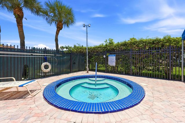 5160 Las Verdes Circle Unit 101, Delray Beach, FL 33484