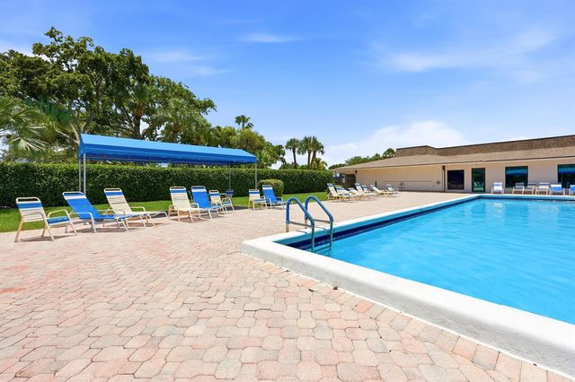 5160 Las Verdes Circle Unit 101, Delray Beach, FL 33484