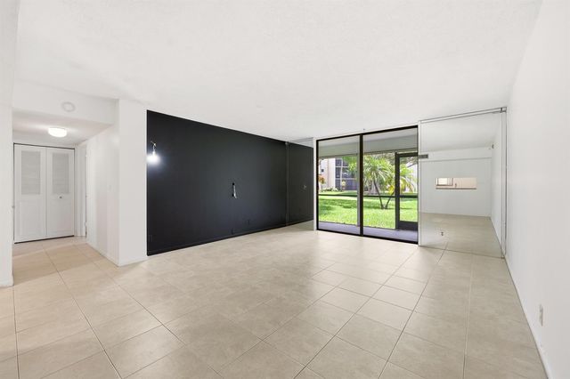 5160 Las Verdes Circle Unit 101, Delray Beach, FL 33484